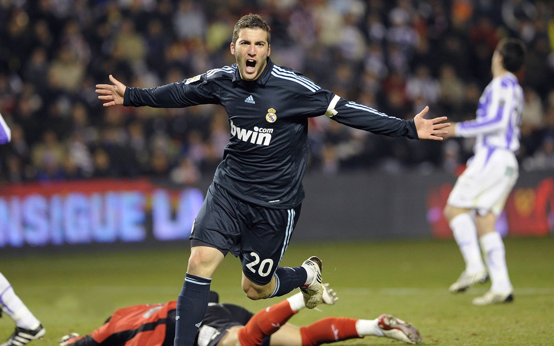 联盟与政府合作开展校园体育基础设施改善项目，学校体育基础设施